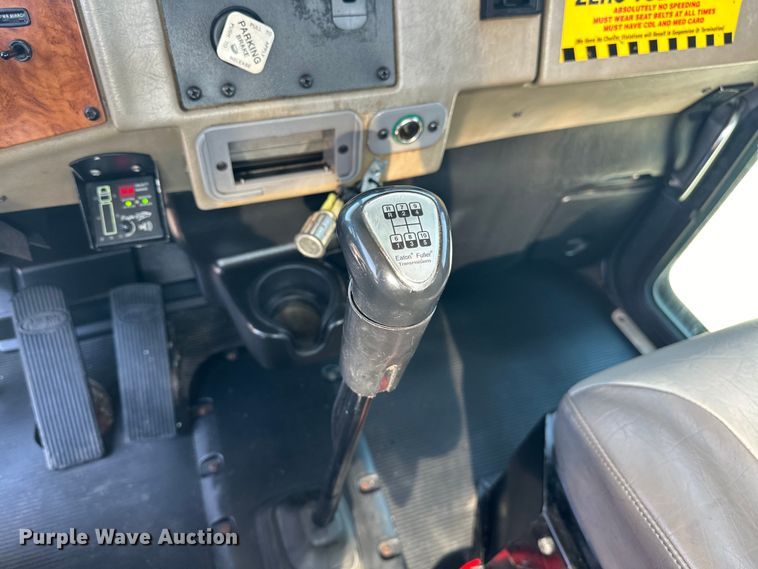 image for item EG1663 2009 Peterbilt  340 tank truck