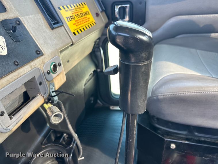 image for item EG1663 2009 Peterbilt  340 tank truck