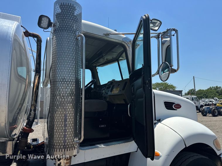 image for item EG1663 2009 Peterbilt  340 tank truck