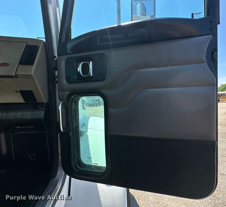 image for item EG1663 2009 Peterbilt  340 tank truck