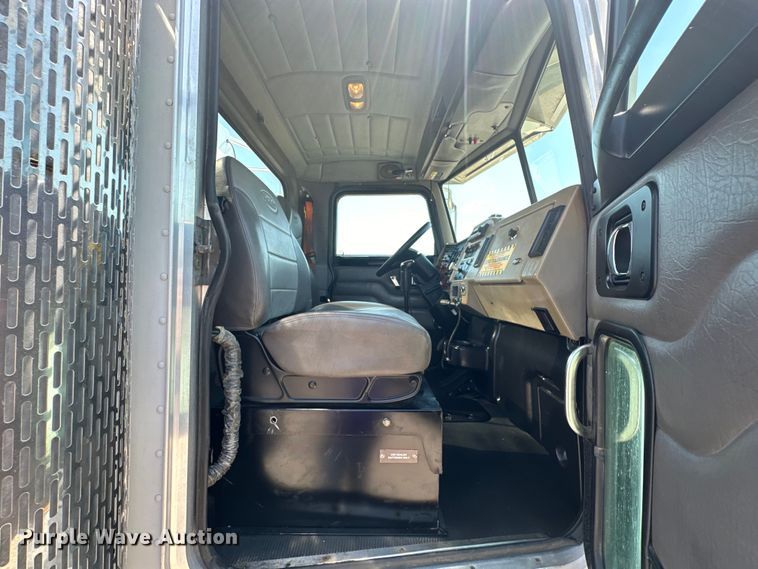 image for item EG1663 2009 Peterbilt  340 tank truck