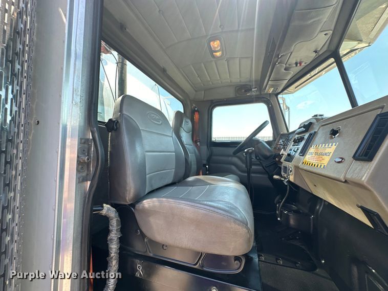 image for item EG1663 2009 Peterbilt  340 tank truck