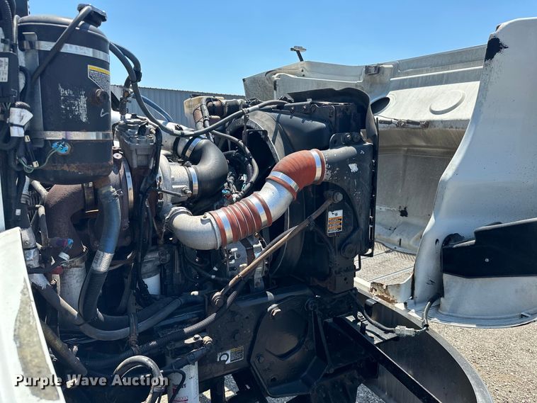 image for item EG1663 2009 Peterbilt  340 tank truck