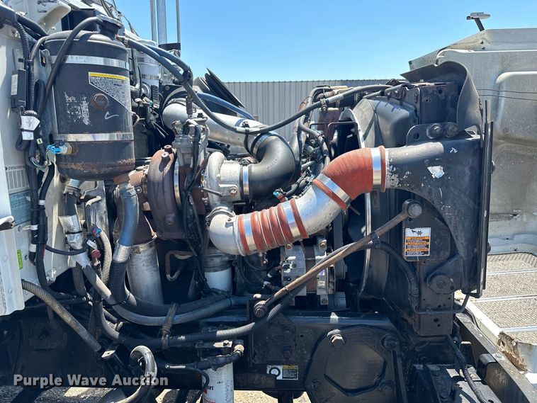 image for item EG1663 2009 Peterbilt  340 tank truck