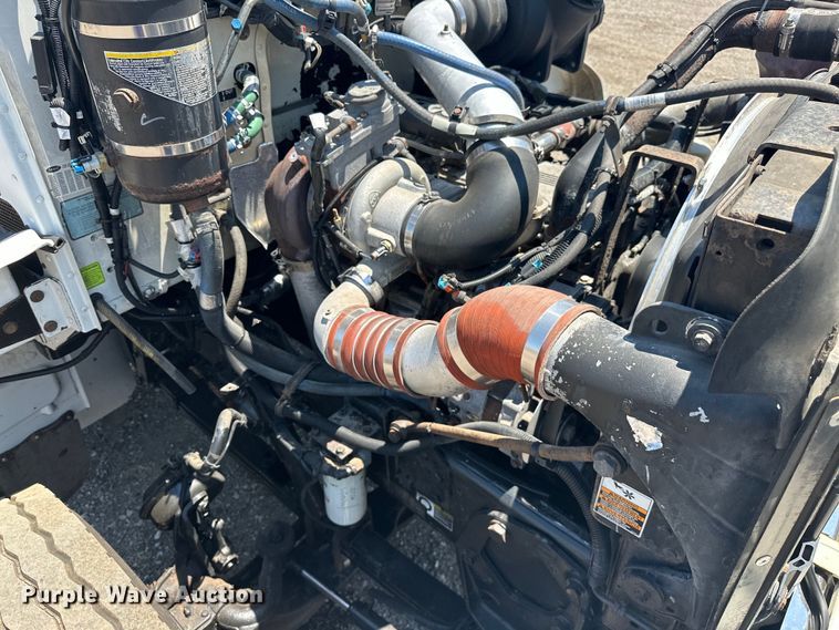 image for item EG1663 2009 Peterbilt  340 tank truck