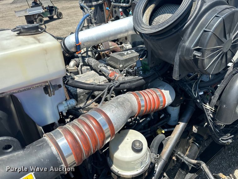 image for item EG1663 2009 Peterbilt  340 tank truck