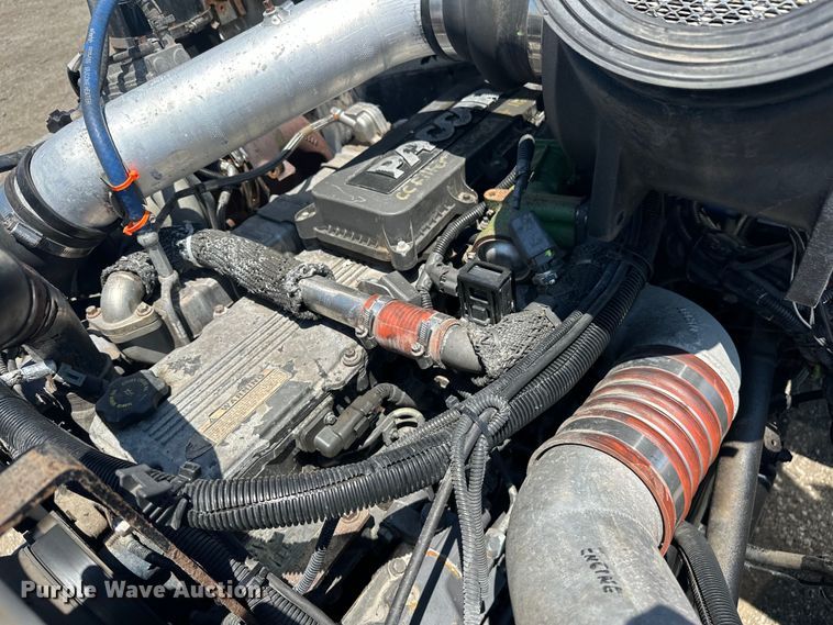 image for item EG1663 2009 Peterbilt  340 tank truck