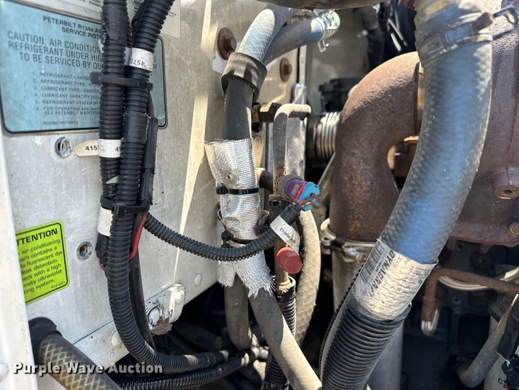 image for item EG1663 2009 Peterbilt  340 tank truck