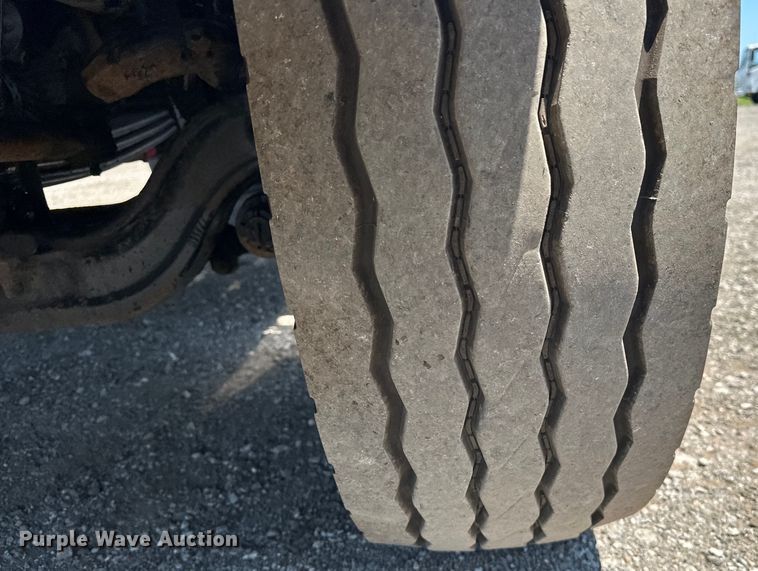 image for item EG1663 2009 Peterbilt  340 tank truck