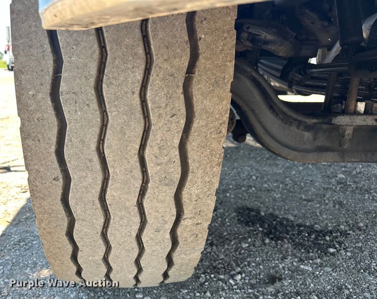 image for item EG1663 2009 Peterbilt  340 tank truck