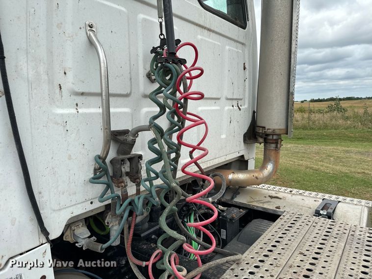 image for item EH3999 2006 Sterling AT9 semi truck