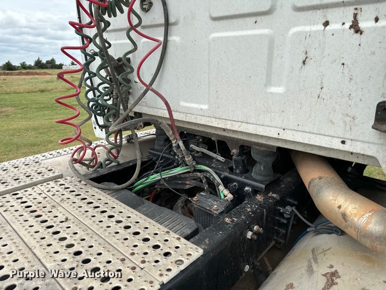 image for item EH3999 2006 Sterling AT9 semi truck