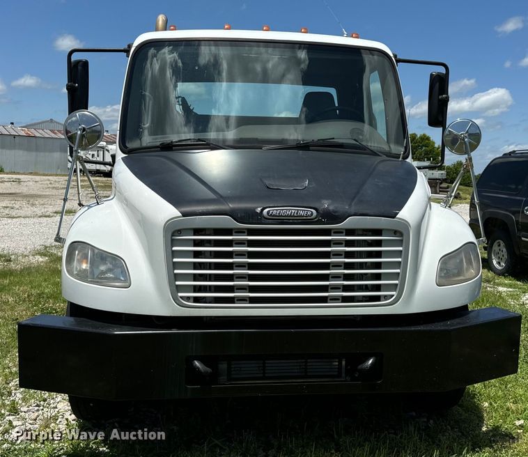 image for item EH6940 2009 Freightliner  Business Class M2 truck cab and chassis