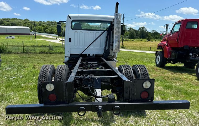 image for item EH6940 2009 Freightliner  Business Class M2 truck cab and chassis