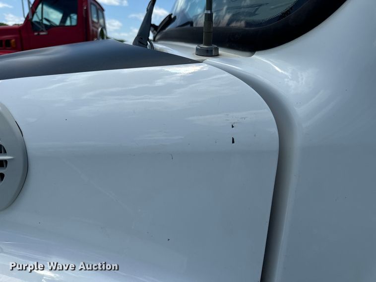 image for item EH6940 2009 Freightliner  Business Class M2 truck cab and chassis