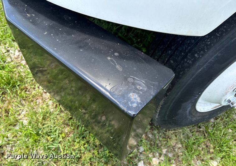 image for item EH6940 2009 Freightliner  Business Class M2 truck cab and chassis