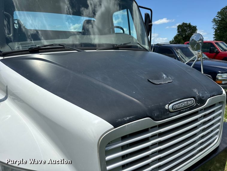 image for item EH6940 2009 Freightliner  Business Class M2 truck cab and chassis