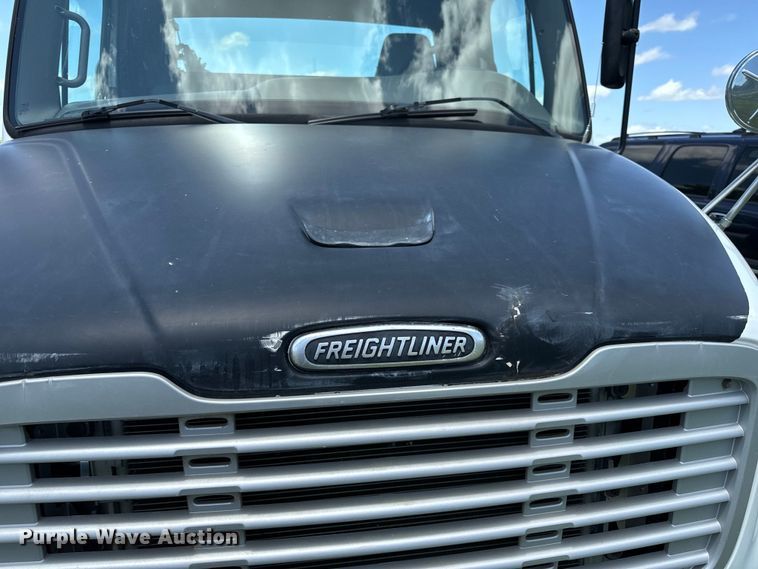 image for item EH6940 2009 Freightliner  Business Class M2 truck cab and chassis