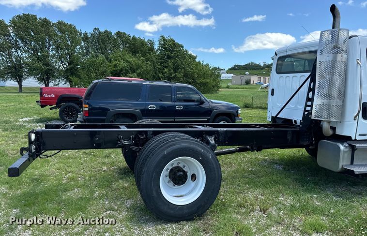 image for item EH6940 2009 Freightliner  Business Class M2 truck cab and chassis