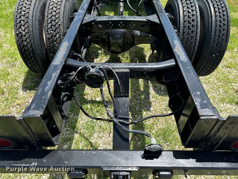 image for item EH6940 2009 Freightliner  Business Class M2 truck cab and chassis