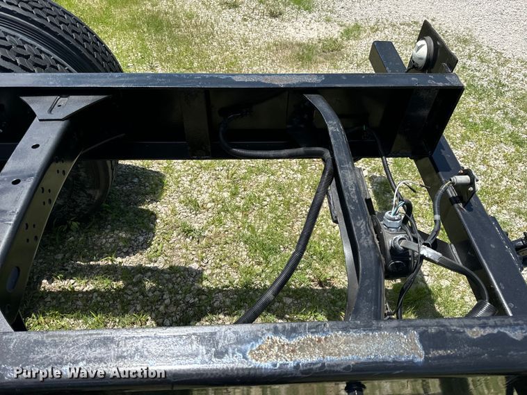 image for item EH6940 2009 Freightliner  Business Class M2 truck cab and chassis