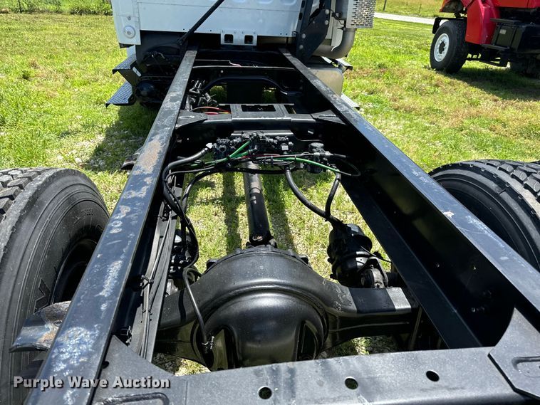 image for item EH6940 2009 Freightliner  Business Class M2 truck cab and chassis