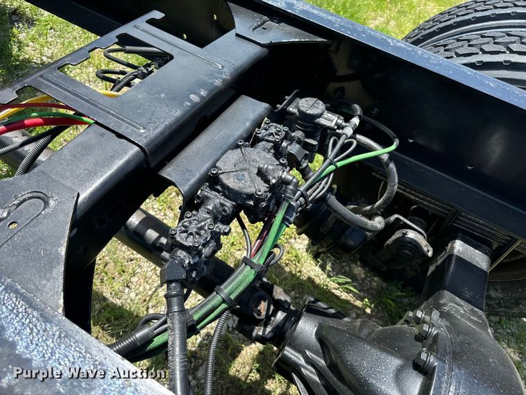 image for item EH6940 2009 Freightliner  Business Class M2 truck cab and chassis