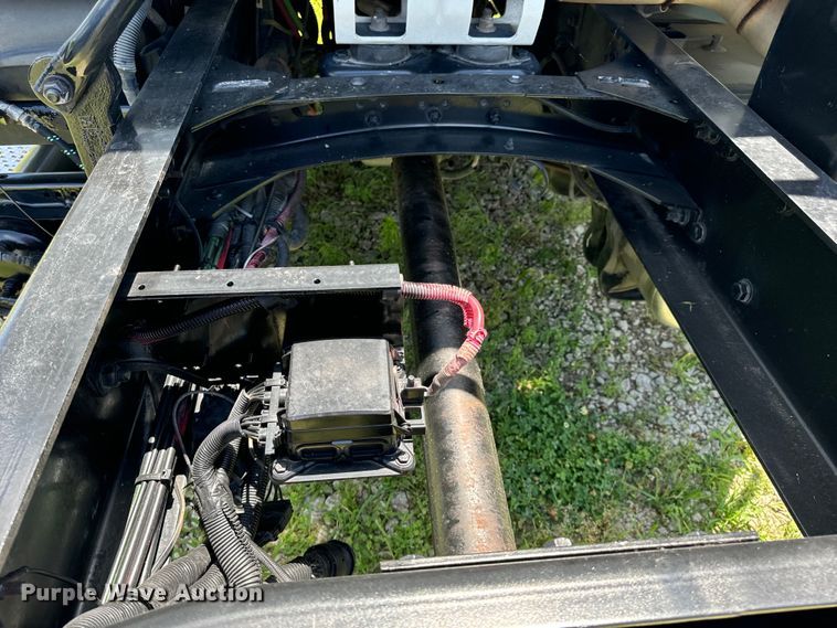 image for item EH6940 2009 Freightliner  Business Class M2 truck cab and chassis