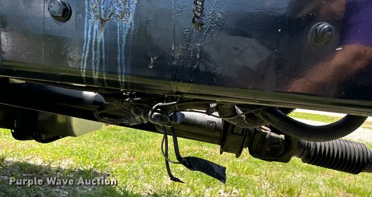 image for item EH6940 2009 Freightliner  Business Class M2 truck cab and chassis