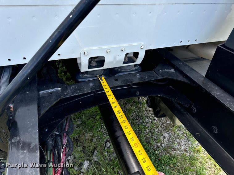 image for item EH6940 2009 Freightliner  Business Class M2 truck cab and chassis