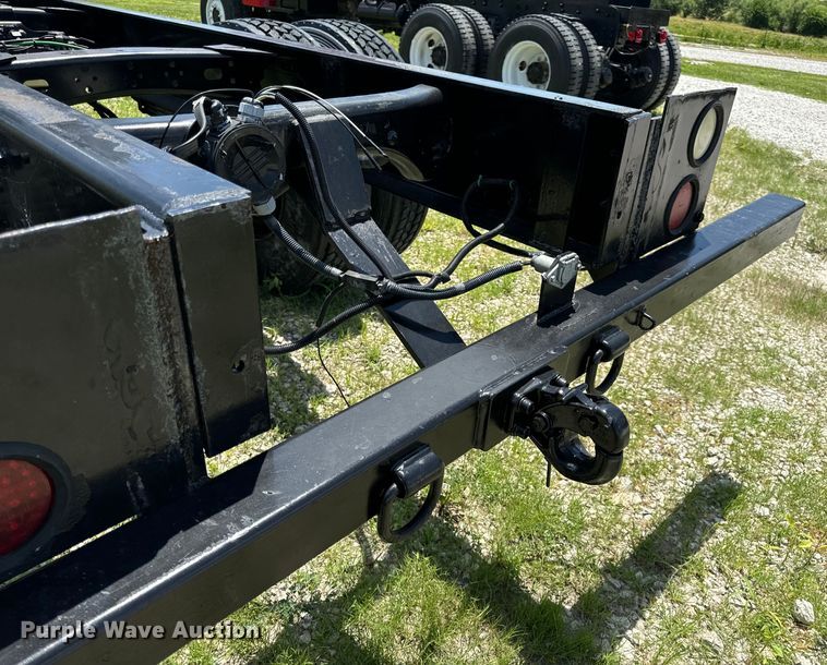 image for item EH6940 2009 Freightliner  Business Class M2 truck cab and chassis