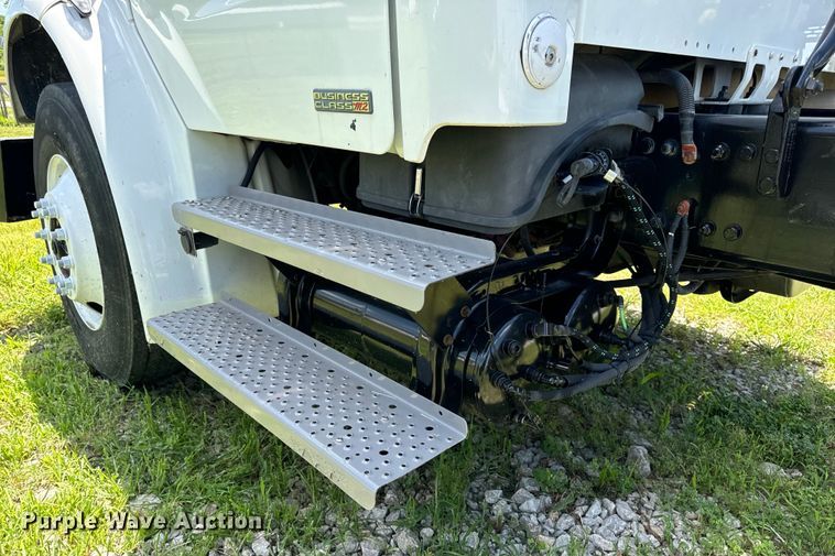 image for item EH6940 2009 Freightliner  Business Class M2 truck cab and chassis