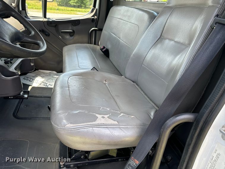 image for item EH6940 2009 Freightliner  Business Class M2 truck cab and chassis