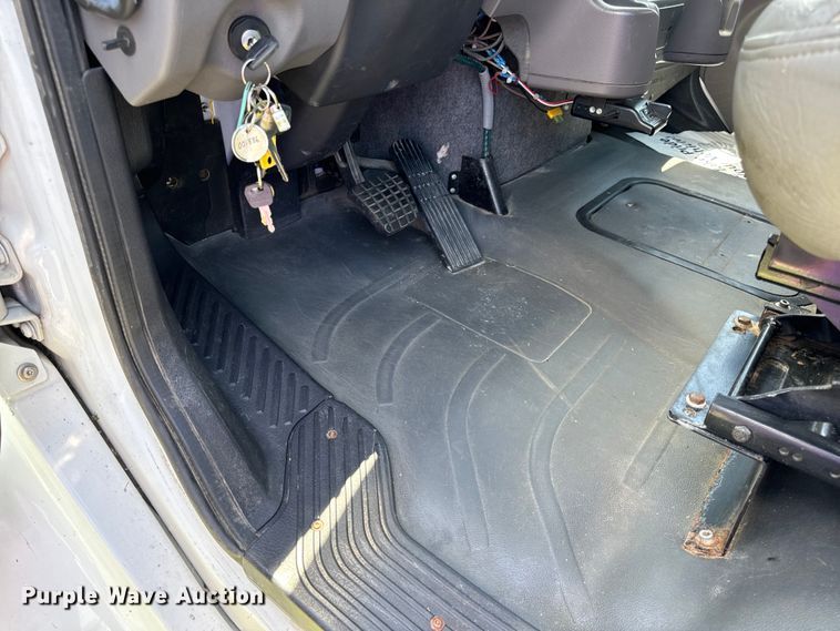 image for item EH6940 2009 Freightliner  Business Class M2 truck cab and chassis