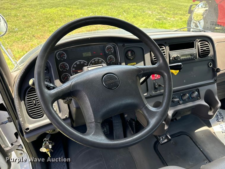 image for item EH6940 2009 Freightliner  Business Class M2 truck cab and chassis