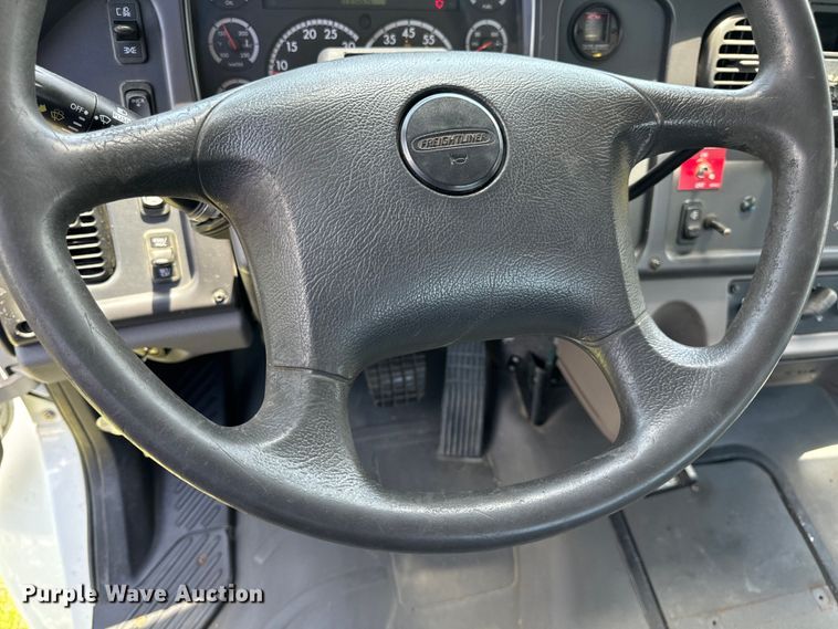 image for item EH6940 2009 Freightliner  Business Class M2 truck cab and chassis