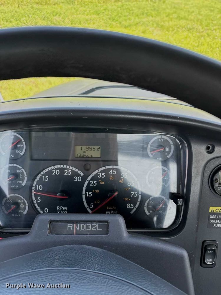 image for item EH6940 2009 Freightliner  Business Class M2 truck cab and chassis