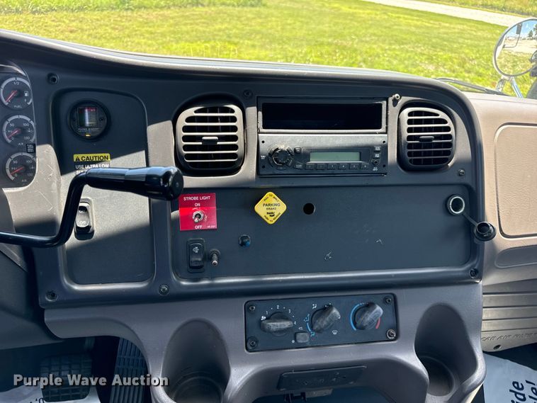 image for item EH6940 2009 Freightliner  Business Class M2 truck cab and chassis