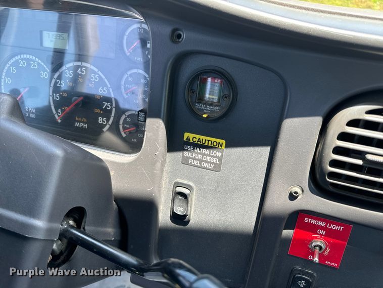 image for item EH6940 2009 Freightliner  Business Class M2 truck cab and chassis