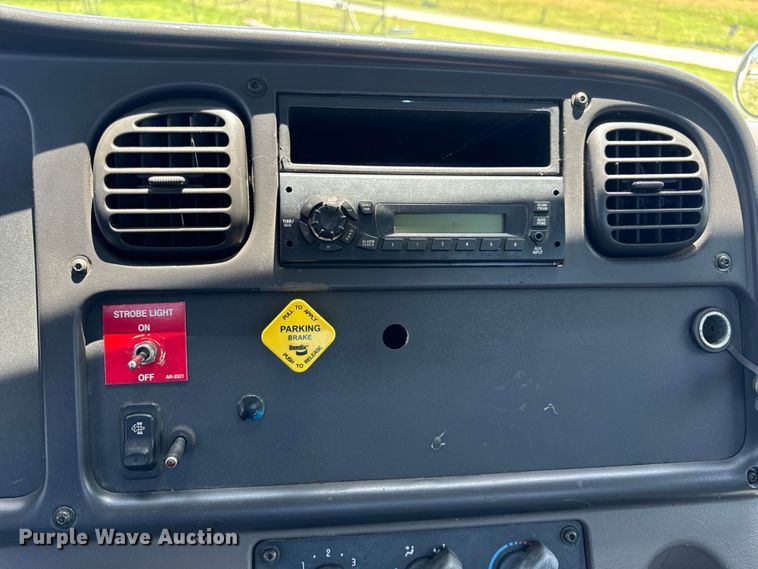 image for item EH6940 2009 Freightliner  Business Class M2 truck cab and chassis