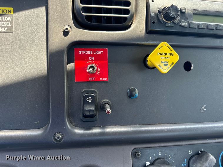 image for item EH6940 2009 Freightliner  Business Class M2 truck cab and chassis