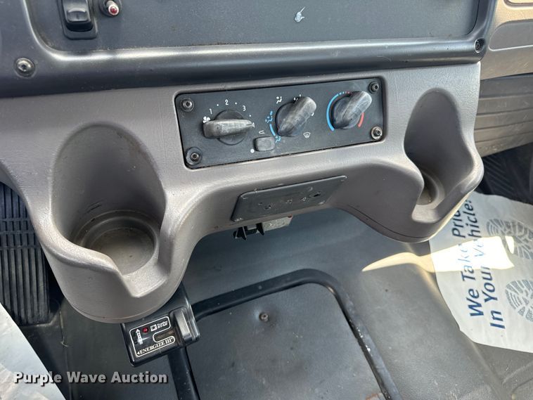 image for item EH6940 2009 Freightliner  Business Class M2 truck cab and chassis