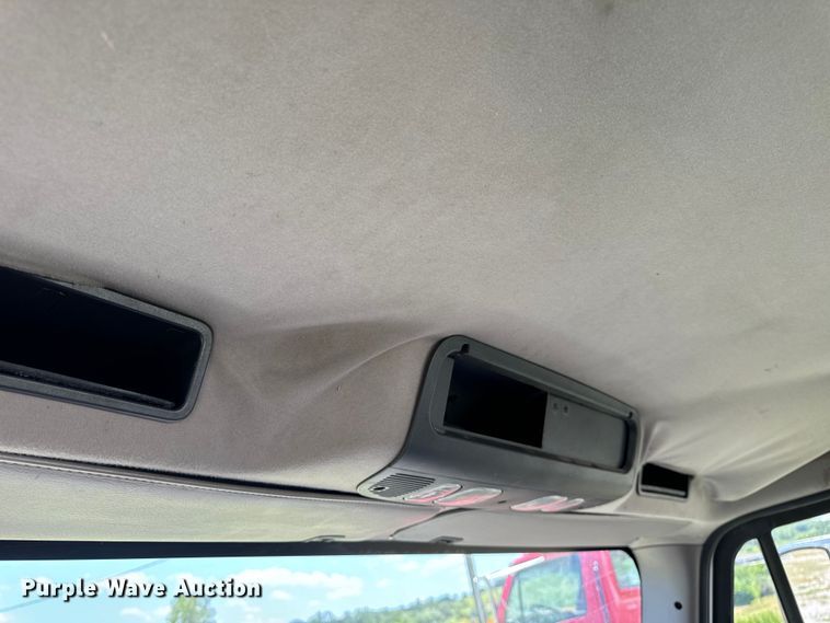 image for item EH6940 2009 Freightliner  Business Class M2 truck cab and chassis