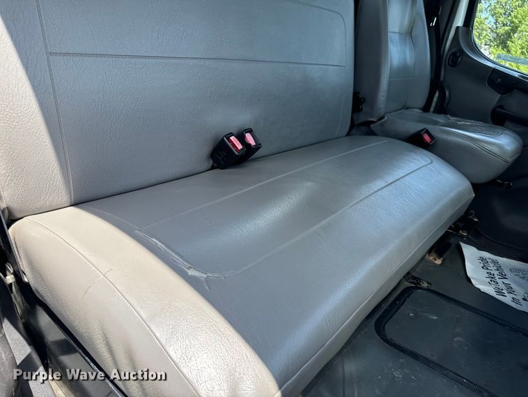 image for item EH6940 2009 Freightliner  Business Class M2 truck cab and chassis