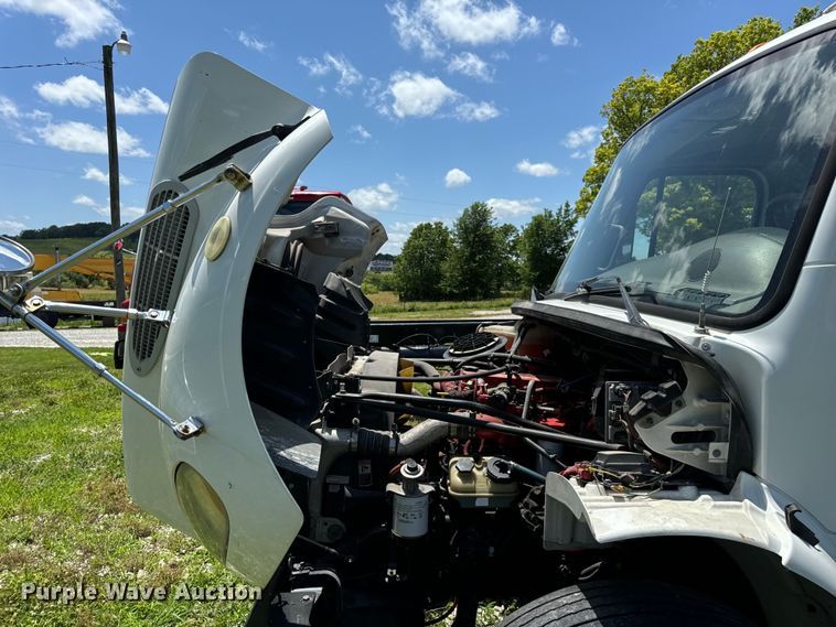 image for item EH6940 2009 Freightliner  Business Class M2 truck cab and chassis