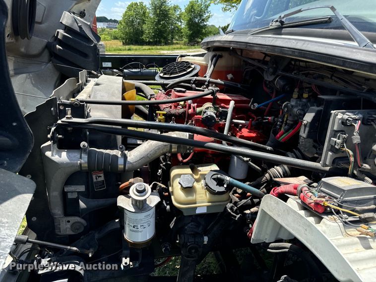 image for item EH6940 2009 Freightliner  Business Class M2 truck cab and chassis