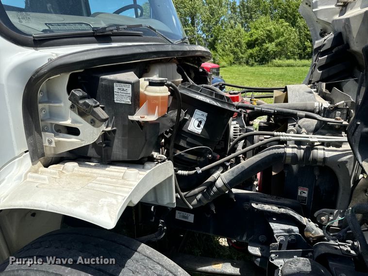 image for item EH6940 2009 Freightliner  Business Class M2 truck cab and chassis