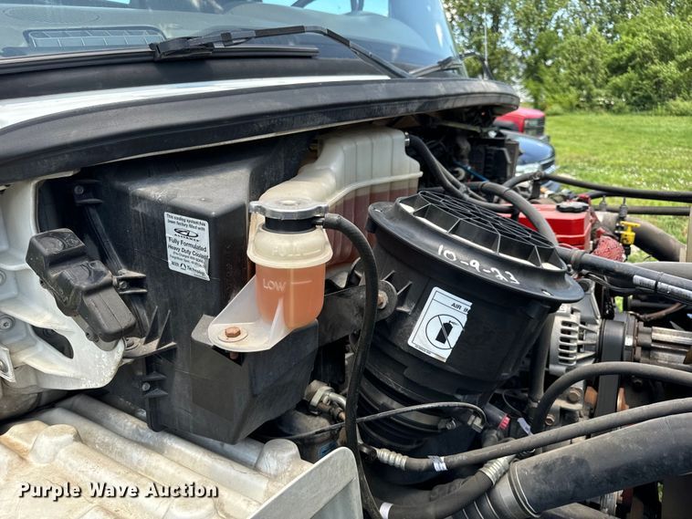 image for item EH6940 2009 Freightliner  Business Class M2 truck cab and chassis