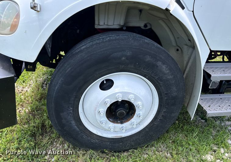 image for item EH6940 2009 Freightliner  Business Class M2 truck cab and chassis