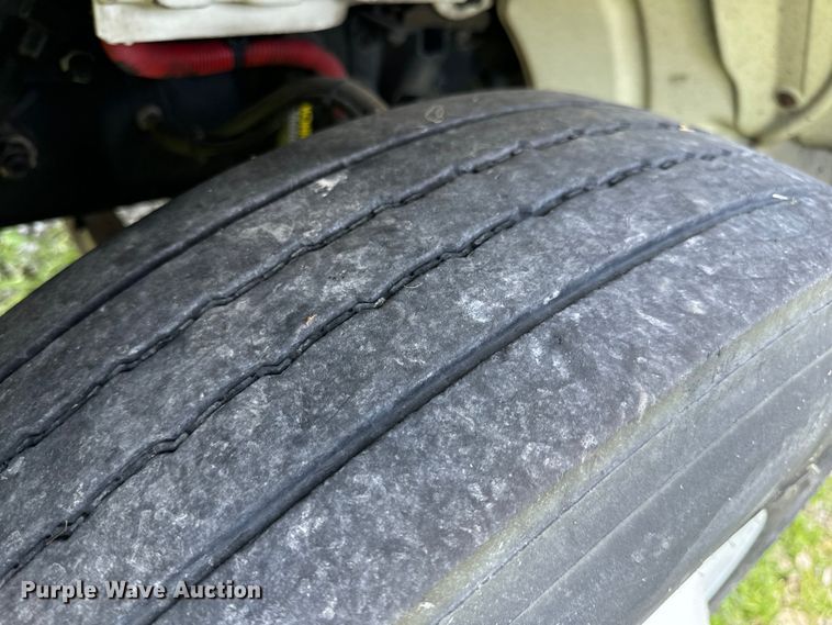 image for item EH6940 2009 Freightliner  Business Class M2 truck cab and chassis